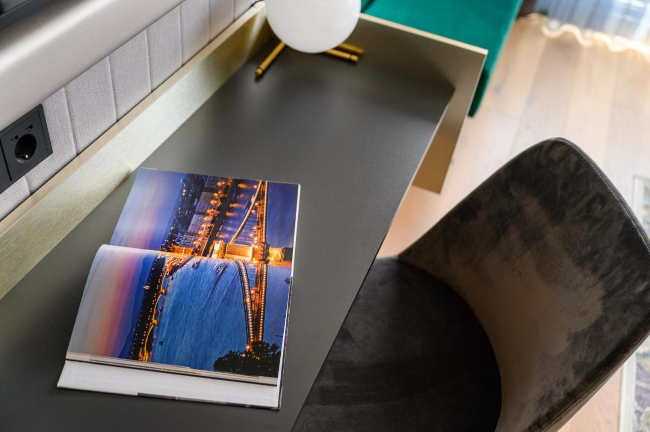 Emerald Downtown Luxury Suites By Continental Group Budapest Esterno foto