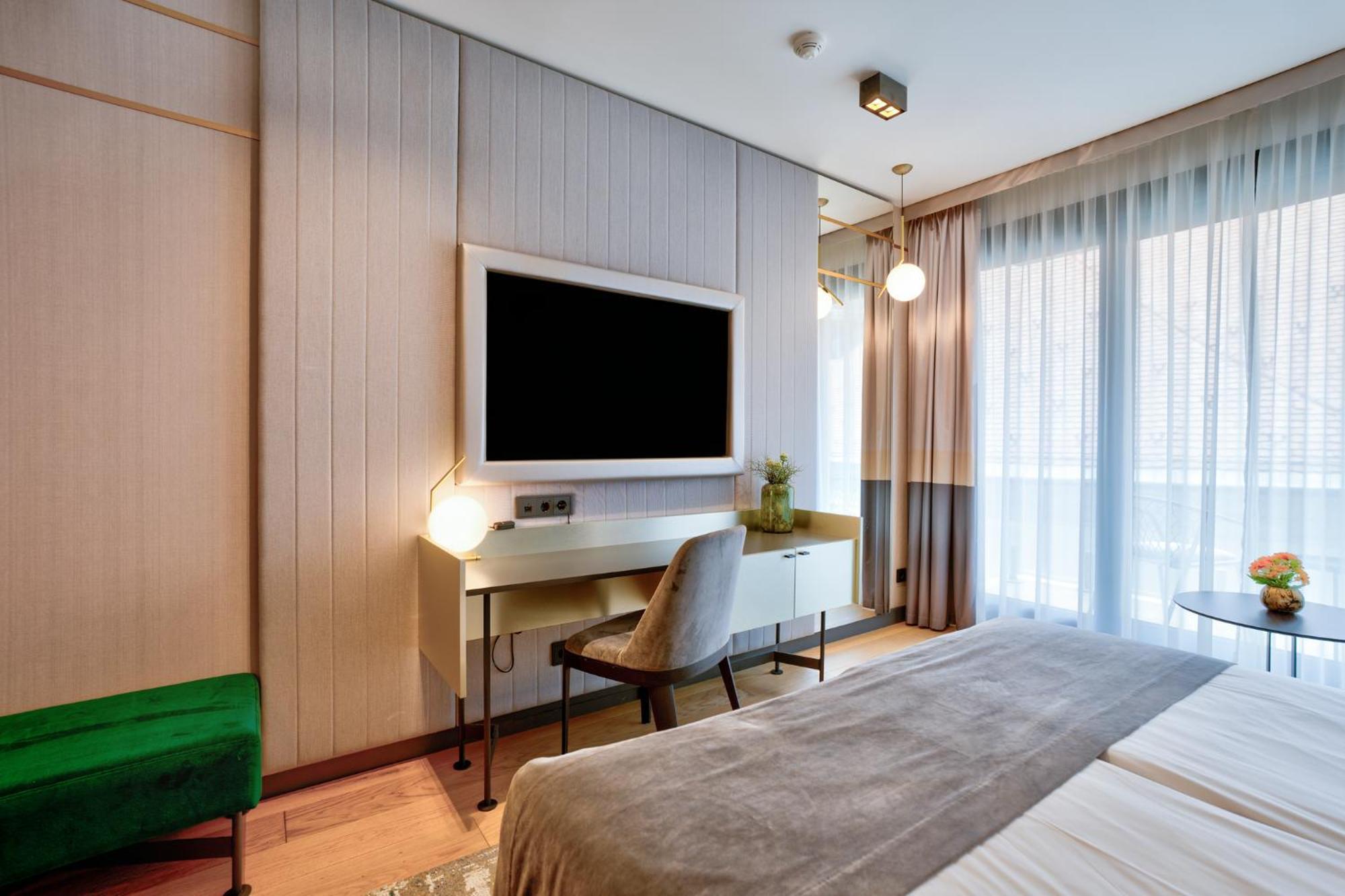 Emerald Downtown Luxury Suites By Continental Group Budapest Esterno foto